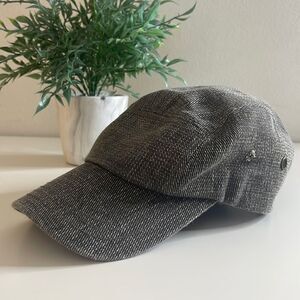 Lids one size paperboy hat.  Flannel lined. Adjustable.